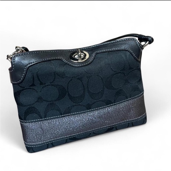 coach turnlock wristlet/mini bag 🖤 - Picture 3 of 6